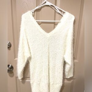 Bebe Soft White Fuzzy V-Neck Tunic Sweater SZ L.